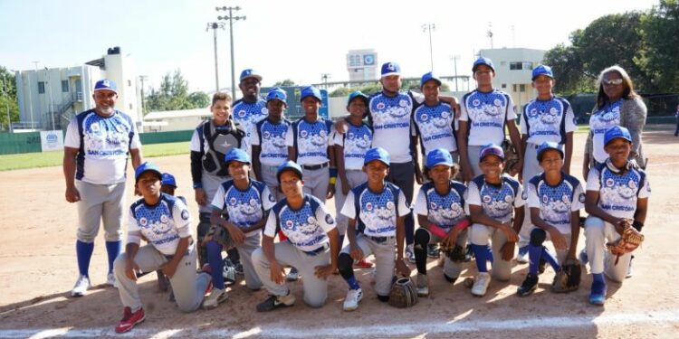 Torneo nacional de béisbol escolar reúne a jóvenes promesas