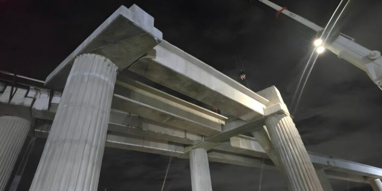 Primeras vigas de la línea 2C del Metro en la  27 de Febrero con autopista Duarte. 