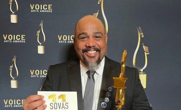 Locutor dominicano conquista los premios SOVAS 2024