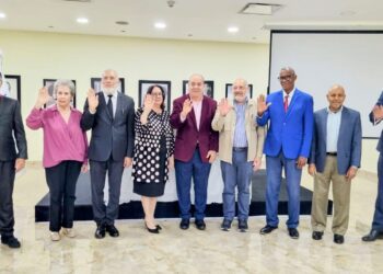 Escritores piden aumento en honorarios de jurados de Premios Anuales