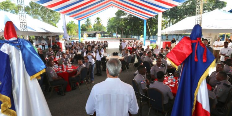 Luis Abinader resalta orgullo por las Fuerzas Armadas y la Policía Nacional