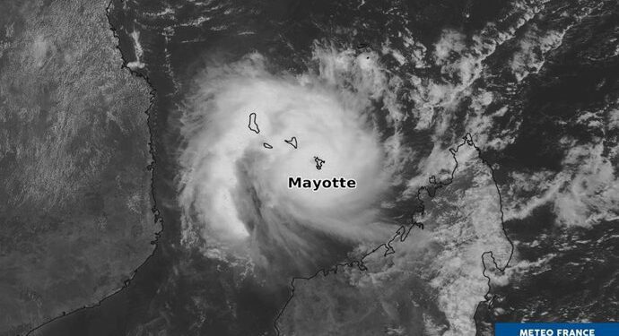 Ciclón arrasa archipiélago francés dejando cientos de muertos