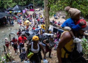 Controles en Panamá reducen flujo migratorio pero no de menores