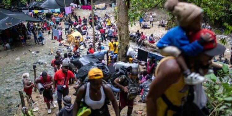 Controles en Panamá reducen flujo migratorio pero no de menores