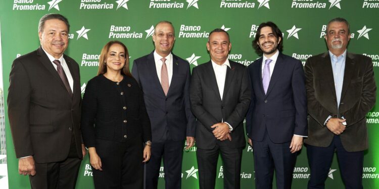 Promerica celebra almuerzo de negocios con clientes en FITUR 2025