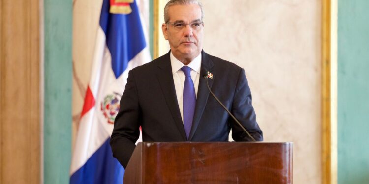 Abinader llama a Venezuela a transición pacífica y democrática