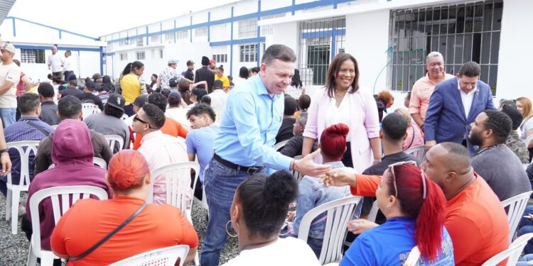 Proindustria impulsa empleo con feria exitosa en Bonao