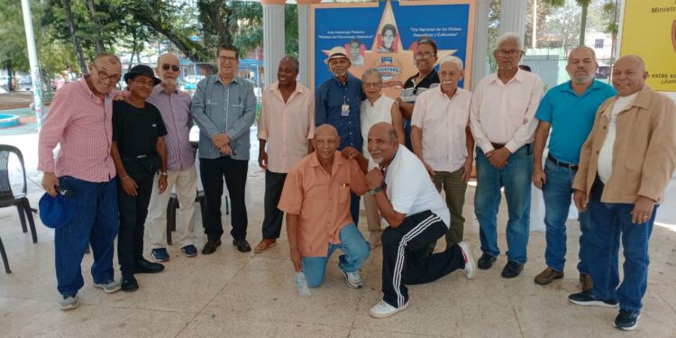 Históricos dirigentes piden al presidente Abinader ir en auxilio de los clubes