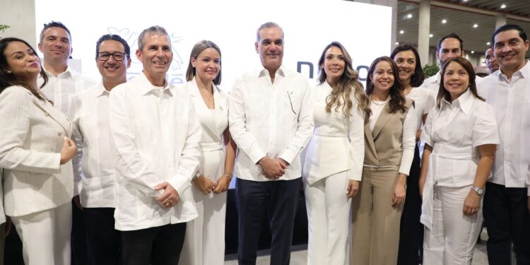 Presidente Abinader inaugura Punto GOB en San Cristóbal y centro logístico de Nestlé