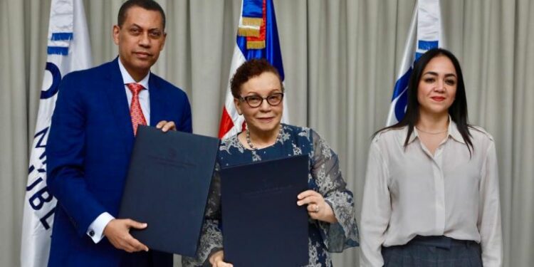 Indotel y la PGR acuerdan bloquear delitos tecnológicos desde cárceles