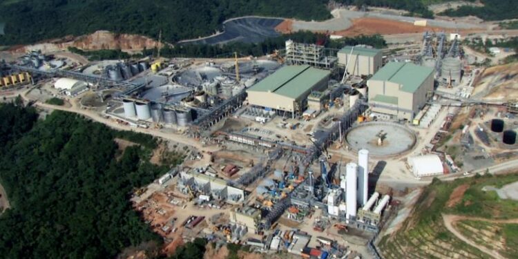 Protesta en Zambrana contra la Barrick deja un sacerdote y policía heridos