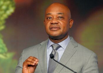 Colombia dispone avión presidencial para facilitar retorno de deportados tras tensiones con EE.UU.