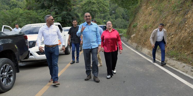 Gobierno reconstruye vías para impulsar el desarrollo en Santiago y La Vega