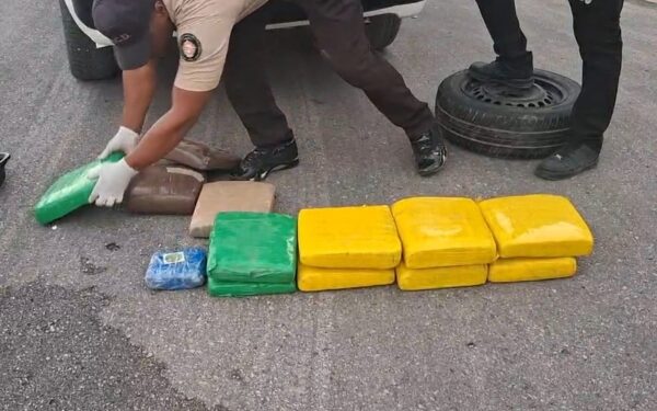 Incautan presunta droga y detienen a tres personas en Barahona