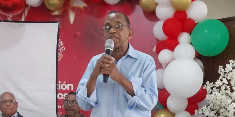 Dirigente ADP acusa al ministro de Educación de favorecer empresa