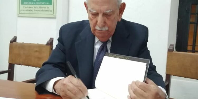 Academia de Ciencias informa fallecimiento de su fundador