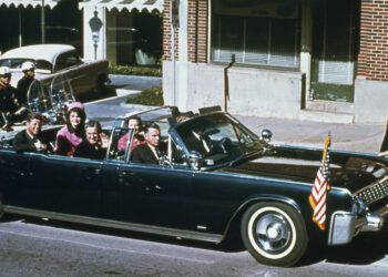 Trump ordena liberar archivos asesinato de los Kennedy  y Luther King Jr.