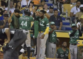 Las Estrellas brillan y hunden a las Águilas