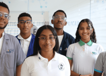Estudiantes dominicanos participarán en competicion robótica en Miami