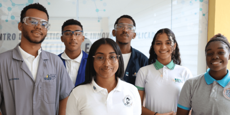 Estudiantes dominicanos participarán en competicion robótica en Miami