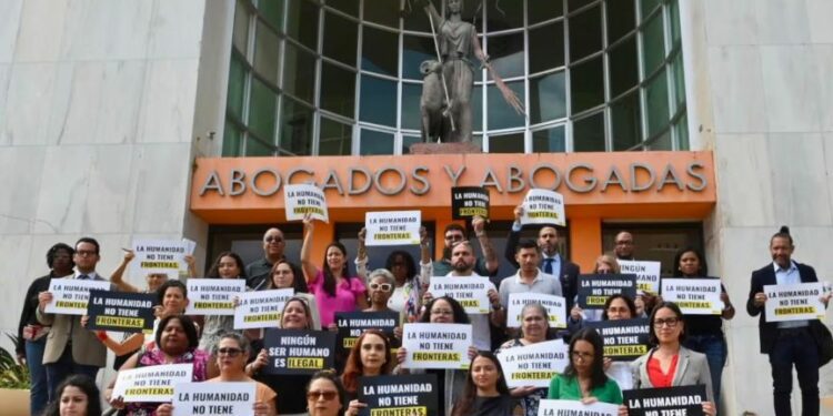 Grupos de Puerto Rico se rebelan contra la persecución de migrantes