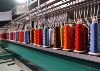 Empresarios textiles alertan sobre nuevos oferentes utilería escolar del INABIE
