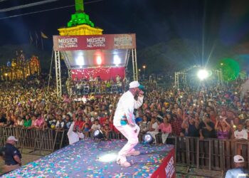 Miles celebran el Año Nuevo en Santiago con “Música en el Corazón”