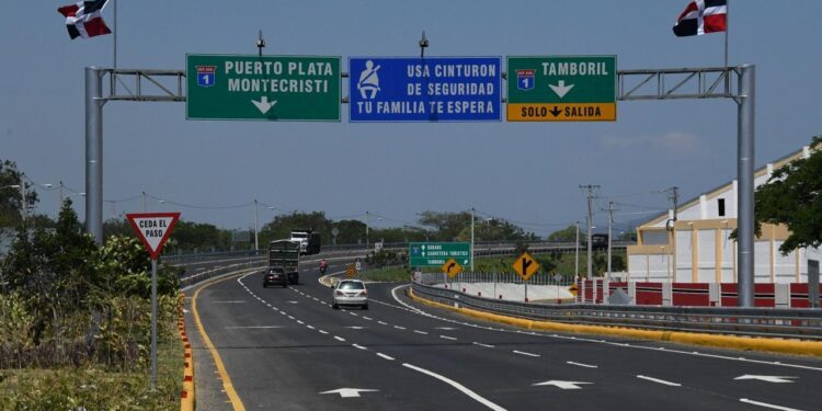 MOPC entrega 125 obras en 2024 impulsando el desarrollo vial