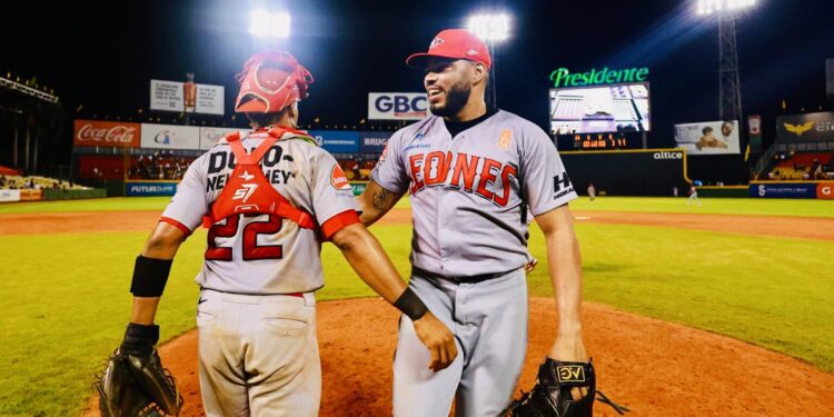 Águilas y Licey caen ante Escogido y Estrellas