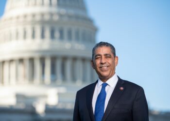 Adriano Espaillat se opone a peligrosa retórica republicana sobre inmigración