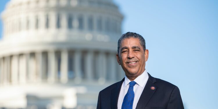 Adriano Espaillat se opone a peligrosa retórica republicana sobre inmigración