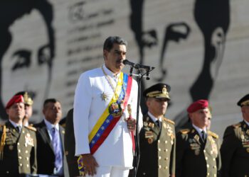 Maduro condecora a funcionarios sancionados por EEUU y aliados