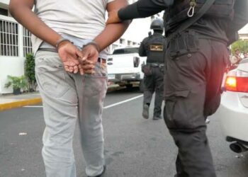 Estos son los 7 hombres sometidos por alijo de 9.8 toneladas de drogas