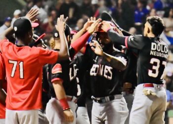 Leones del Escogido se imponen 14-2 a Tigres del Licey