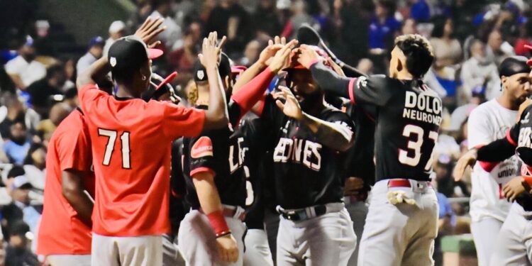 Leones del Escogido se imponen 14-2 a Tigres del Licey
