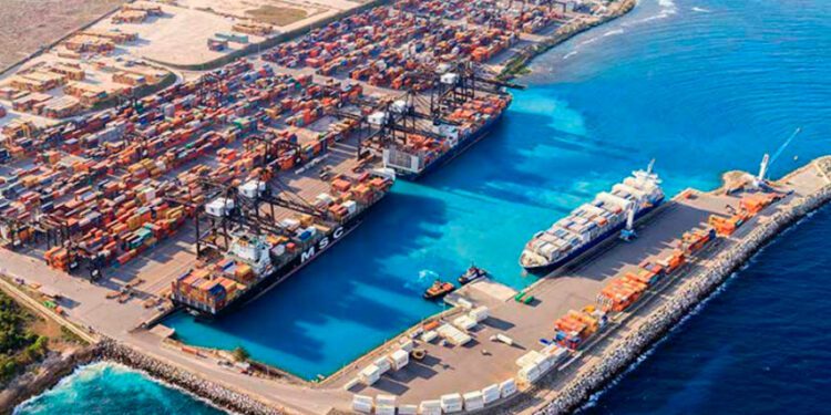 Reanudan operaciones en la terminal de Caucedo tras acuerdos con sindicatos