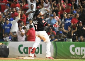Leones del Escogido vencen al Licey con remontada en el octavo inning