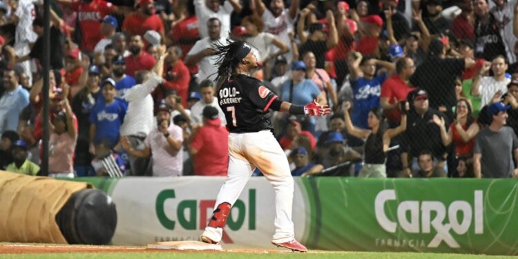 Leones del Escogido vencen al Licey con remontada en el octavo inning