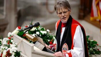 Obispa de Washington insta a Trump a mostrar misericordia para inmigrantes en su mandato