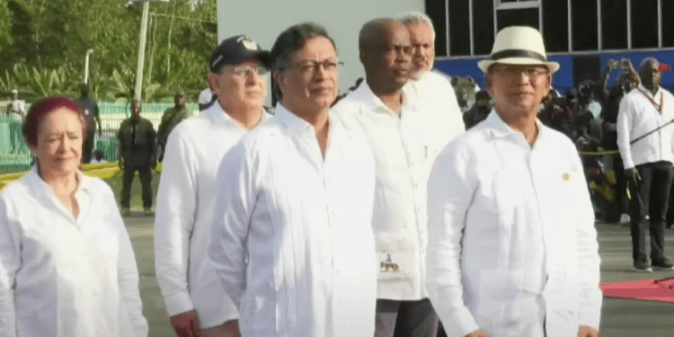 Gustavo Petro llegó a Haití tras pasar por República Dominicana