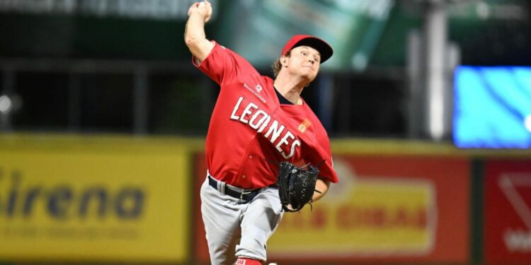 Leones del Escogido se acercan al campeonato 17 tras vencer 4-1 a Tigres del Licey