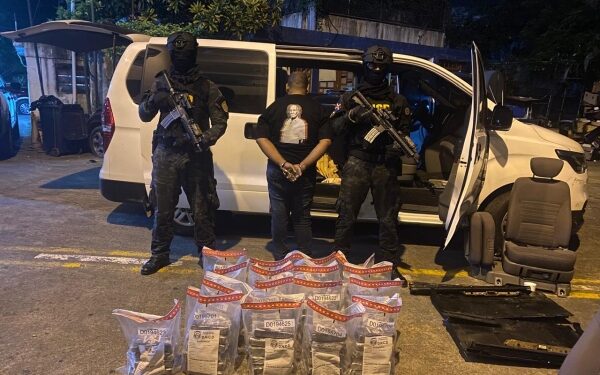 Incautan 100 paquetes de droga y arrestan hombre en Santo Domingo Este