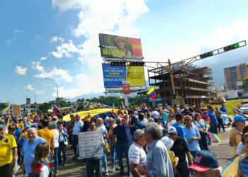 Oposición venezolana y chavistas se concentran en Caracas y otros puntos de Venezuela
