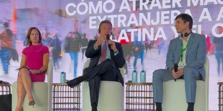 Ministro Bisonó destaca a RD como un imán para la inversión extranjera