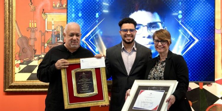 Cultura premia a artistas dominicanos en arte y música