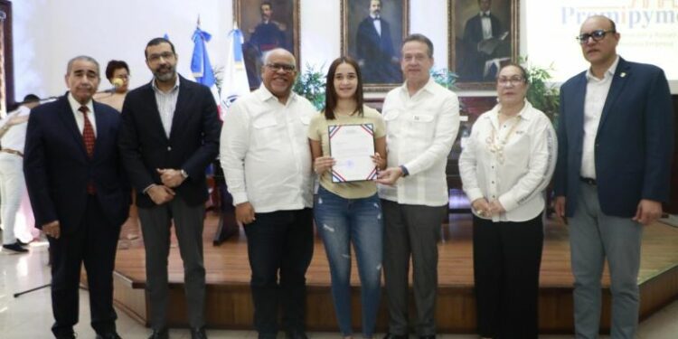 Promipyme financia comerciantes tras desastre en Santiago