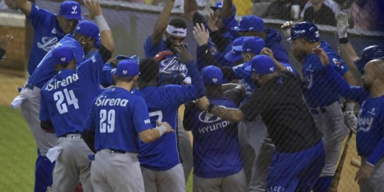 Licey aplasta a las Águilas con ofensiva imparable
