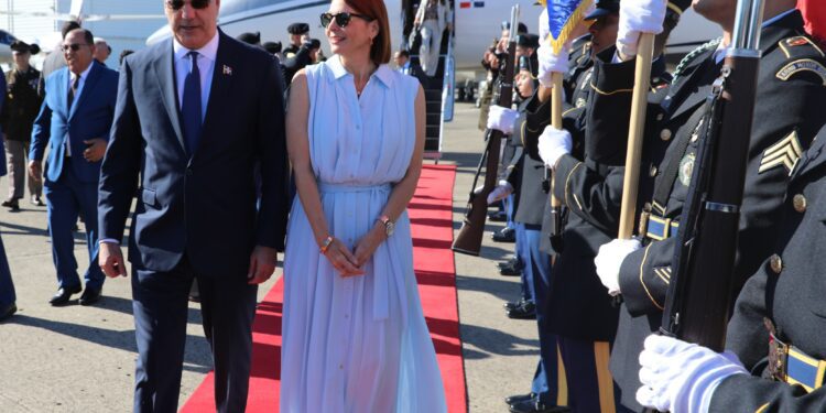 Abinader llega a Puerto Rico a participar en juramentación de gobernadora Jenniffer González