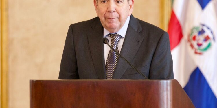 Abinader llama a Venezuela a transición pacífica y democrática