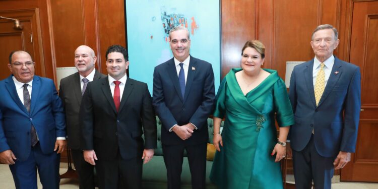 Gobernadora de Puerto Rico promete fortalecer lazos con República Dominicana